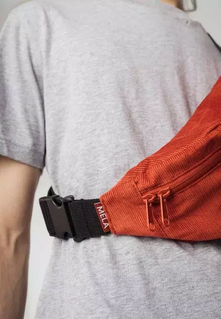 Bhavin-Corduroy-Hip-Bag-brick-Men-05 Cord Hip Bag Modell: Bhavin