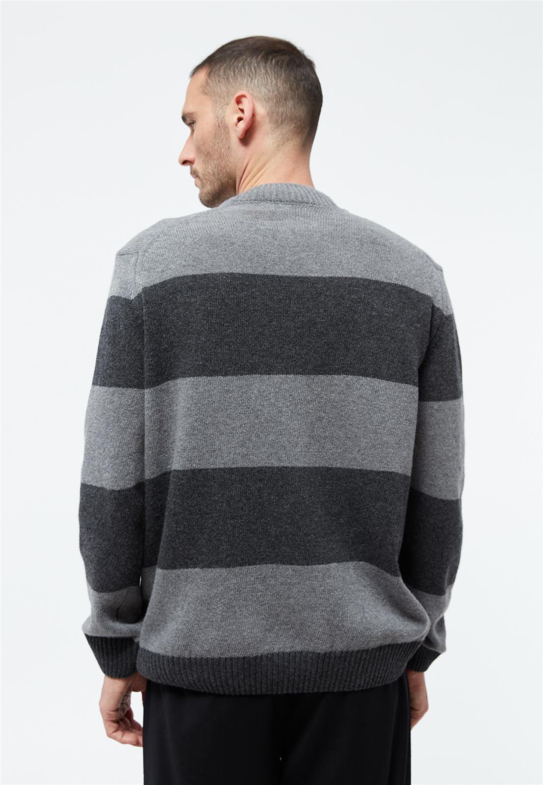 Wollpullover mit Blockstreifen Modell: Ivan
