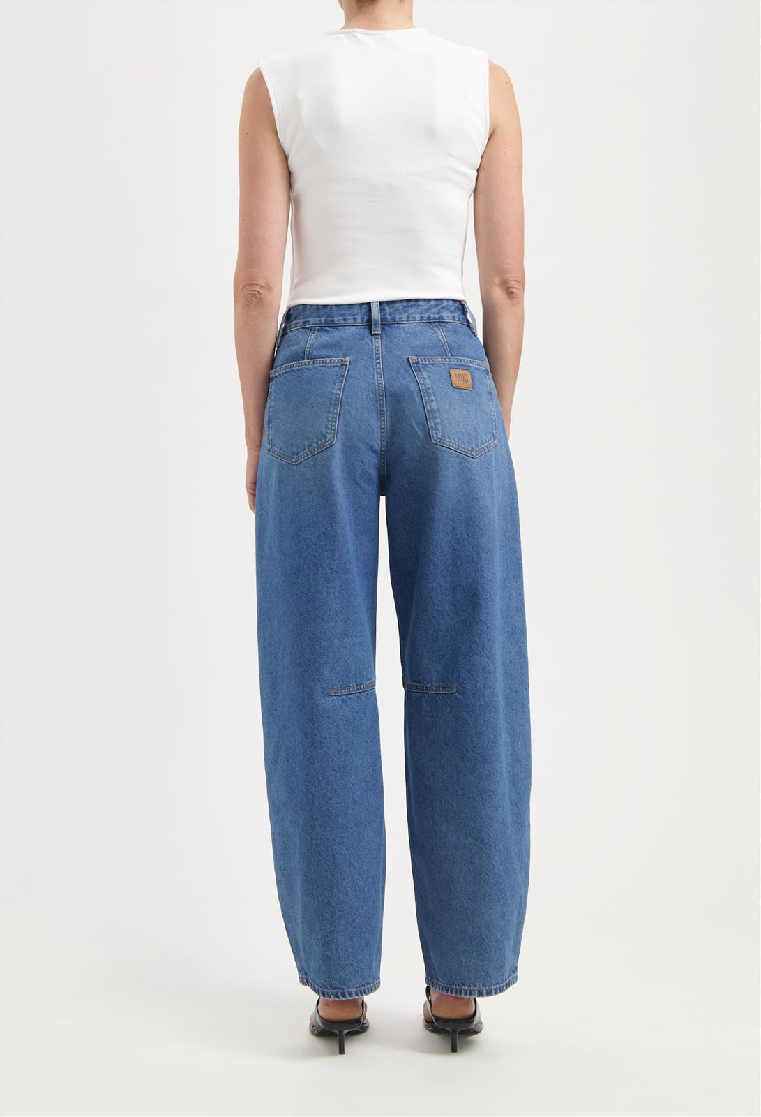 Balloon Fit Jeans Modell: Demi