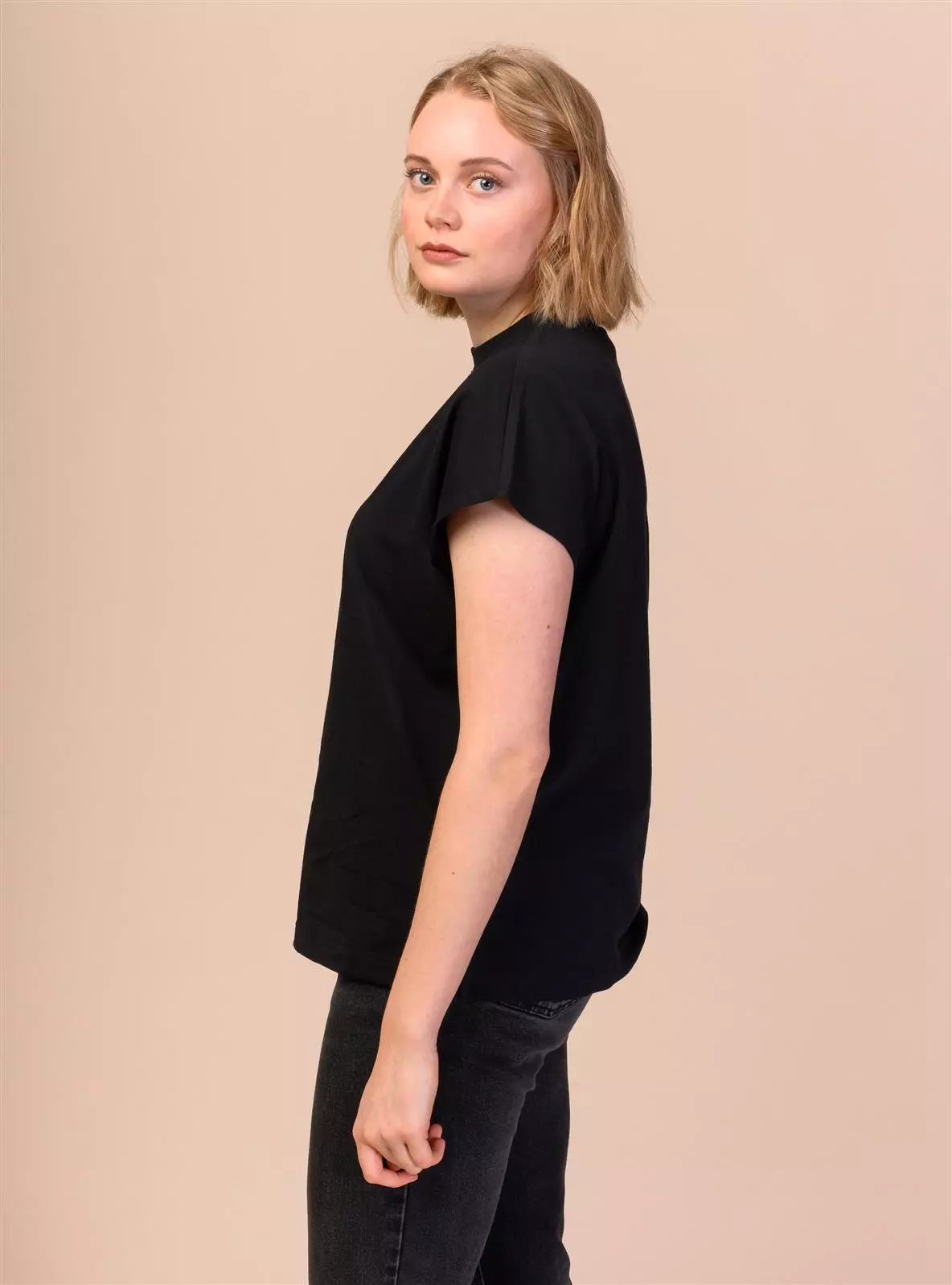 Madhu_black_2 T-Shirt Modell: Madhu GOTS