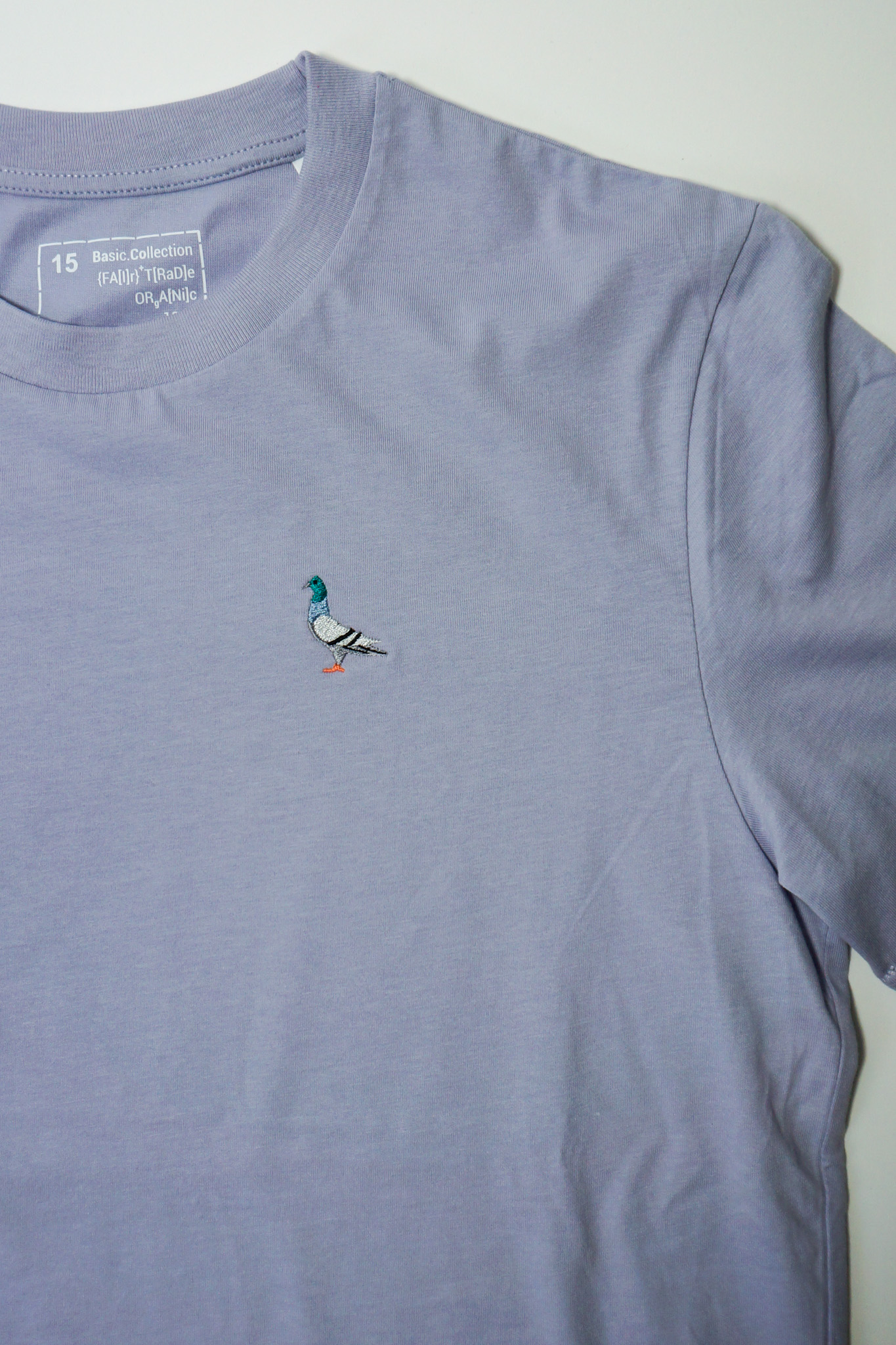 Besticktes T-Shirt