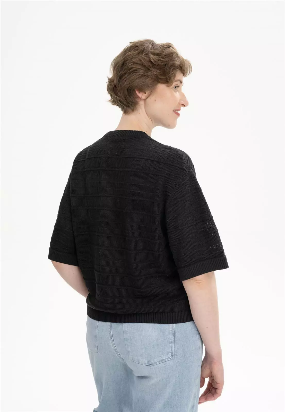 Arohi_Knit-T-Shirt_black_02.jpg Leichter Strick T-Shirt Modell: Arohi GOTS