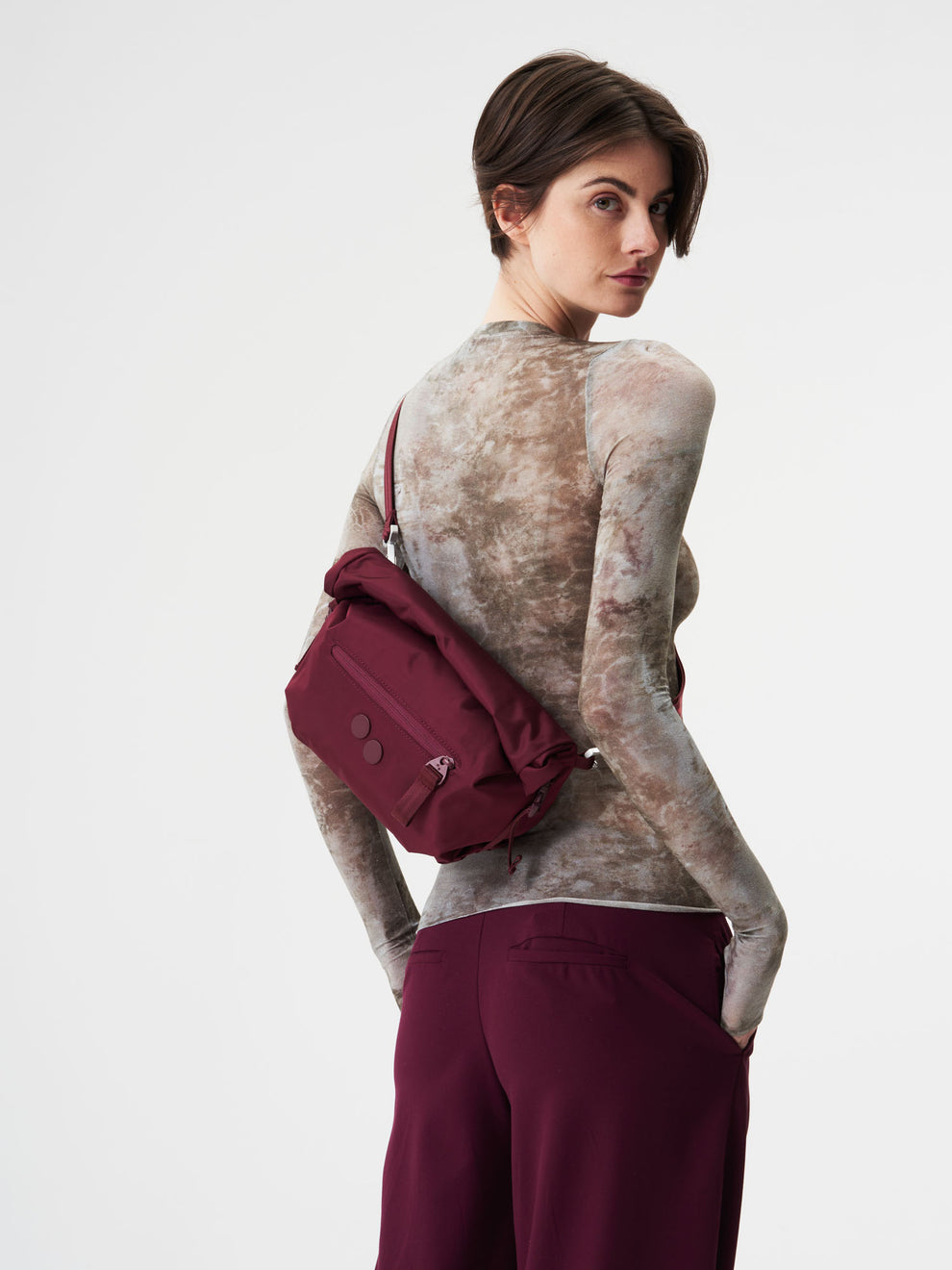 PPC-AKS-001-50171-pinqponq-Aksel-Changeant-Glazed-Red-51_990x.jpg Hip Bag Modell: Aksel