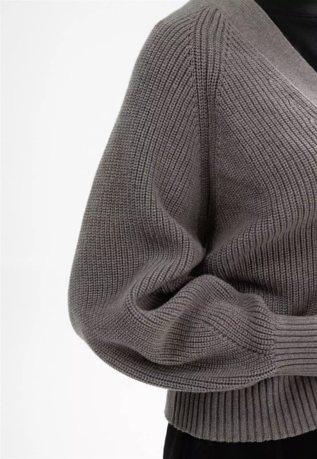 Bhuma_women-rib-knit-cardigan_bear-blend_05.jpg Cardigan Modell: Bhuma GOTS