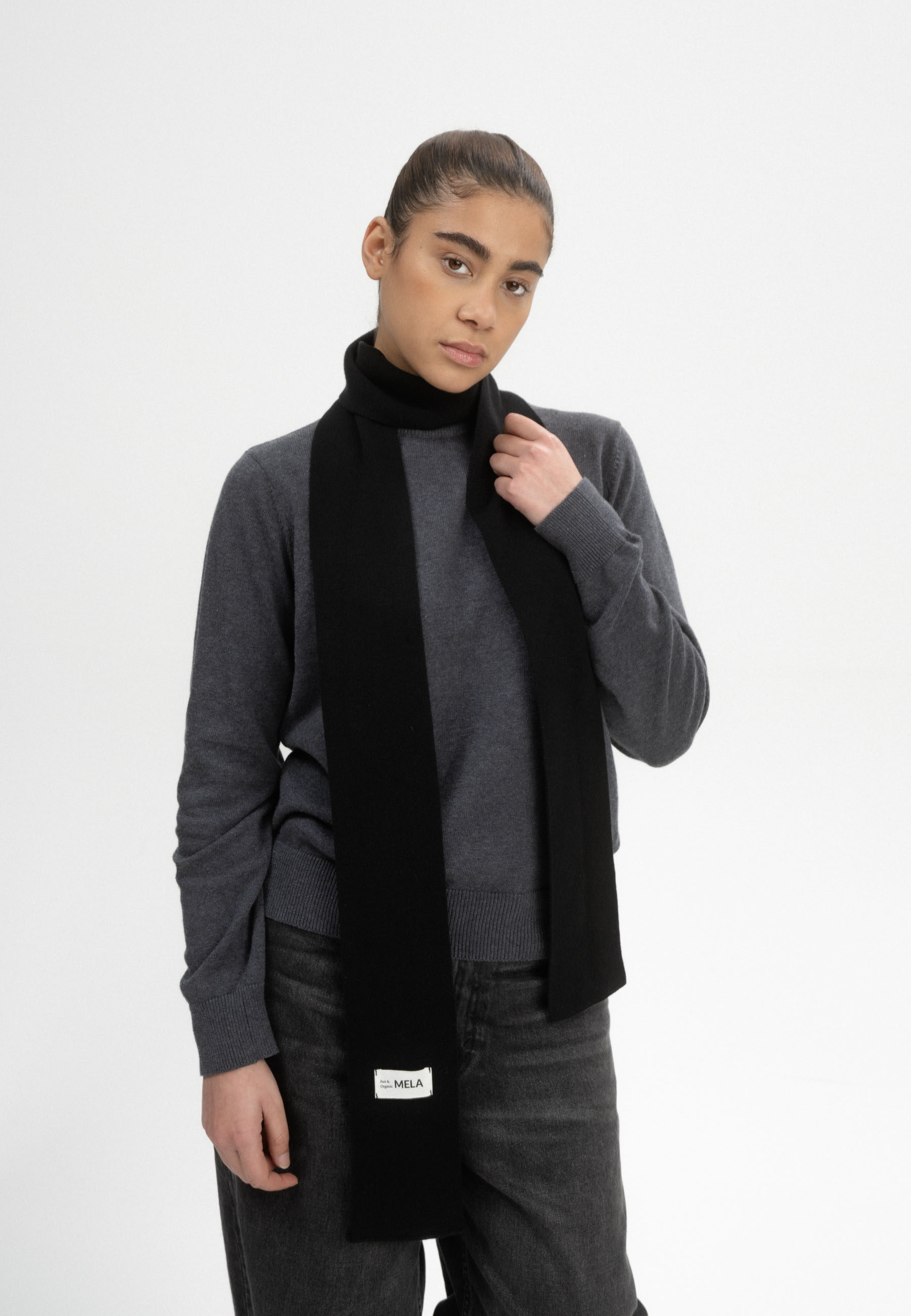 Schal Modell: Banhi