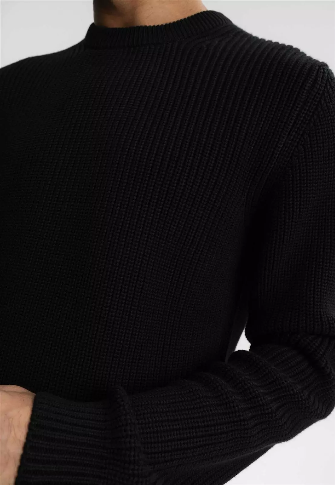 Ravi_Knit Jumper_black_04.jpg Strickpullover Modell: Ravi