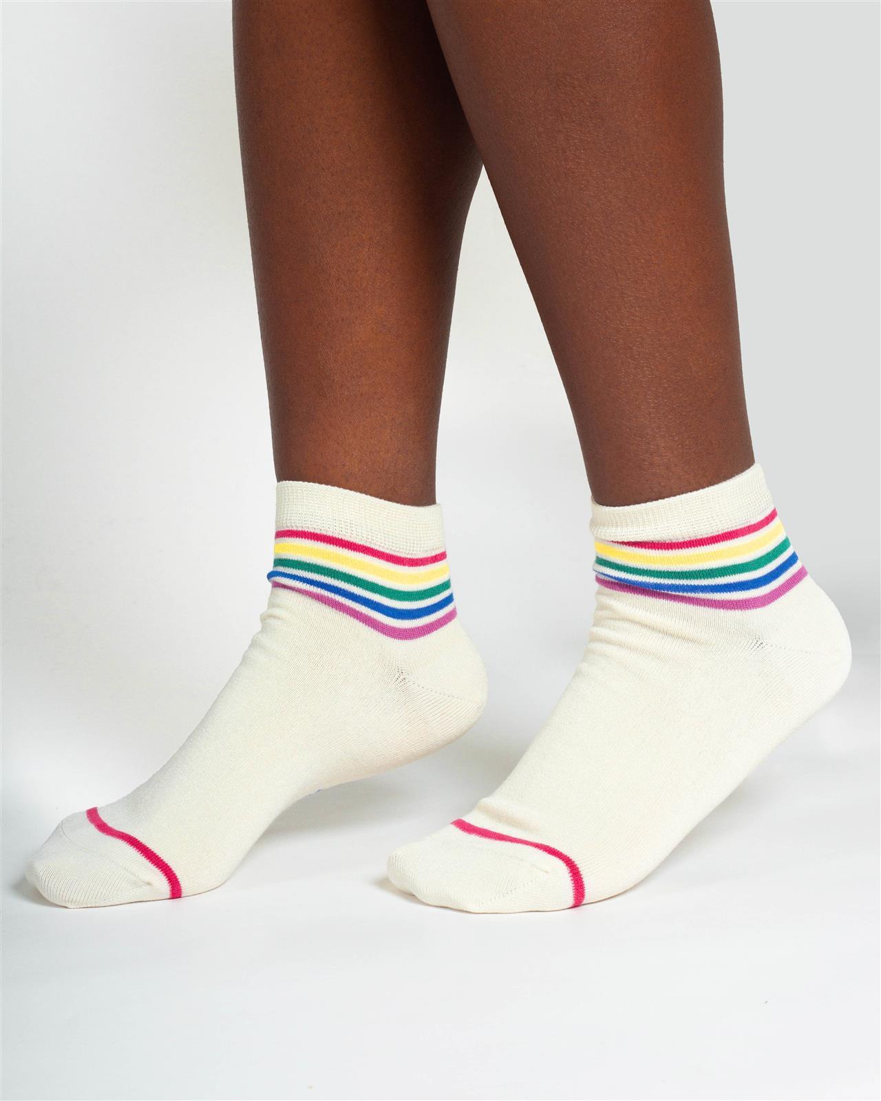Socken Modell: Rainbow Stripes
