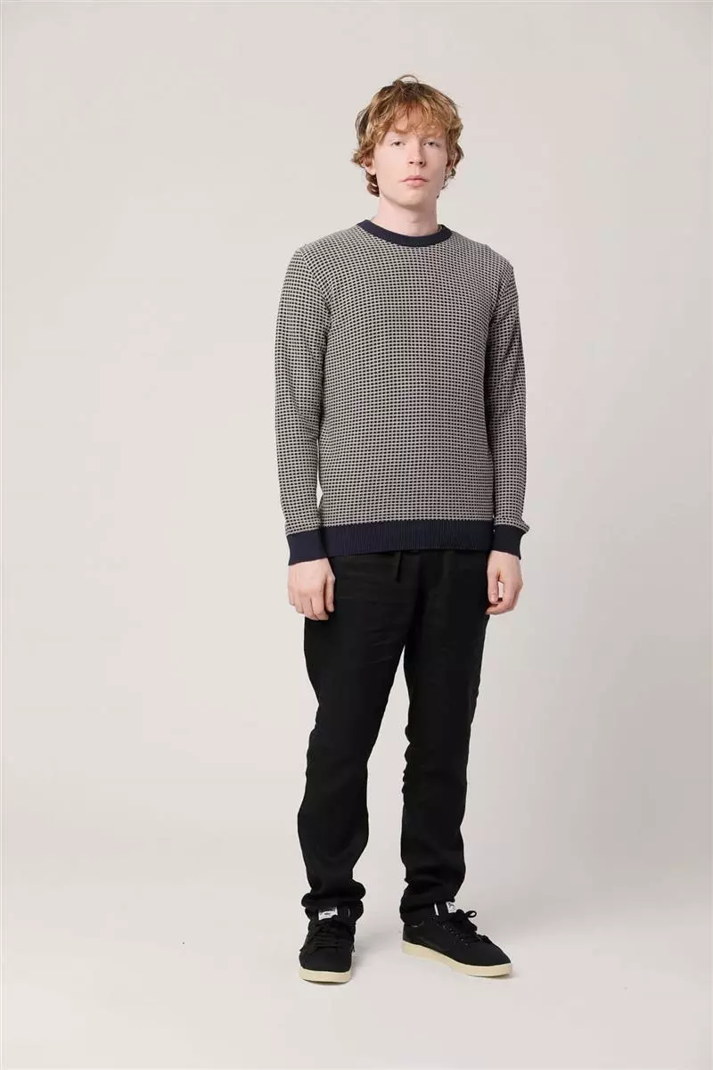 Pullover mit Quadraten Modell: Hasan GOTS