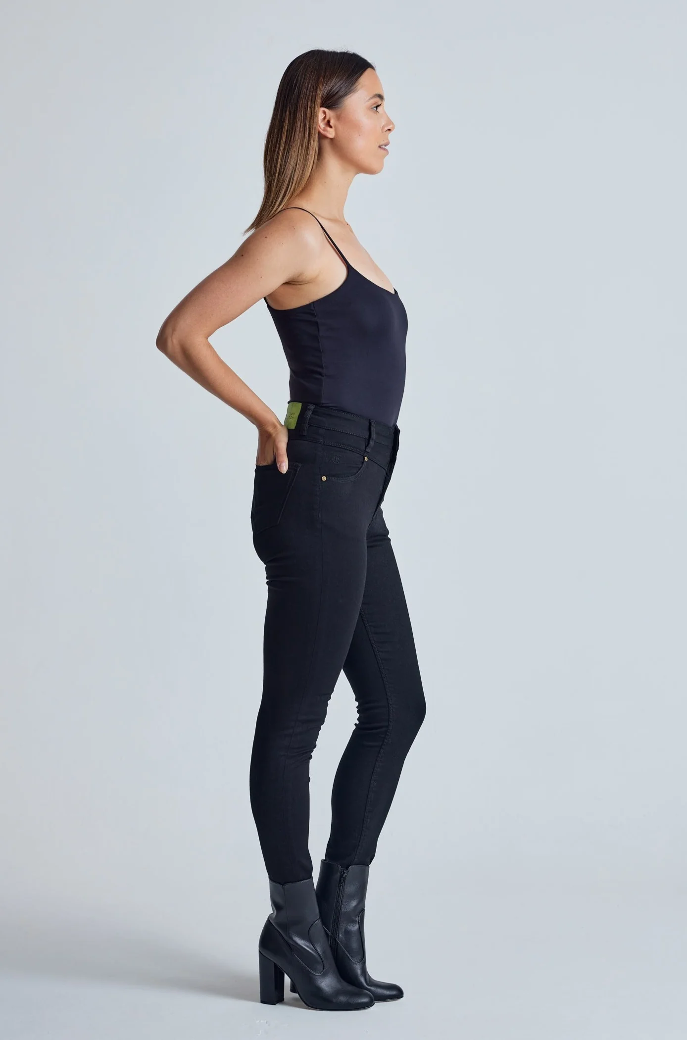 NINA-EBONY-SIDE_3000x.webp High Waist Skinny Jeans Modell: Nina