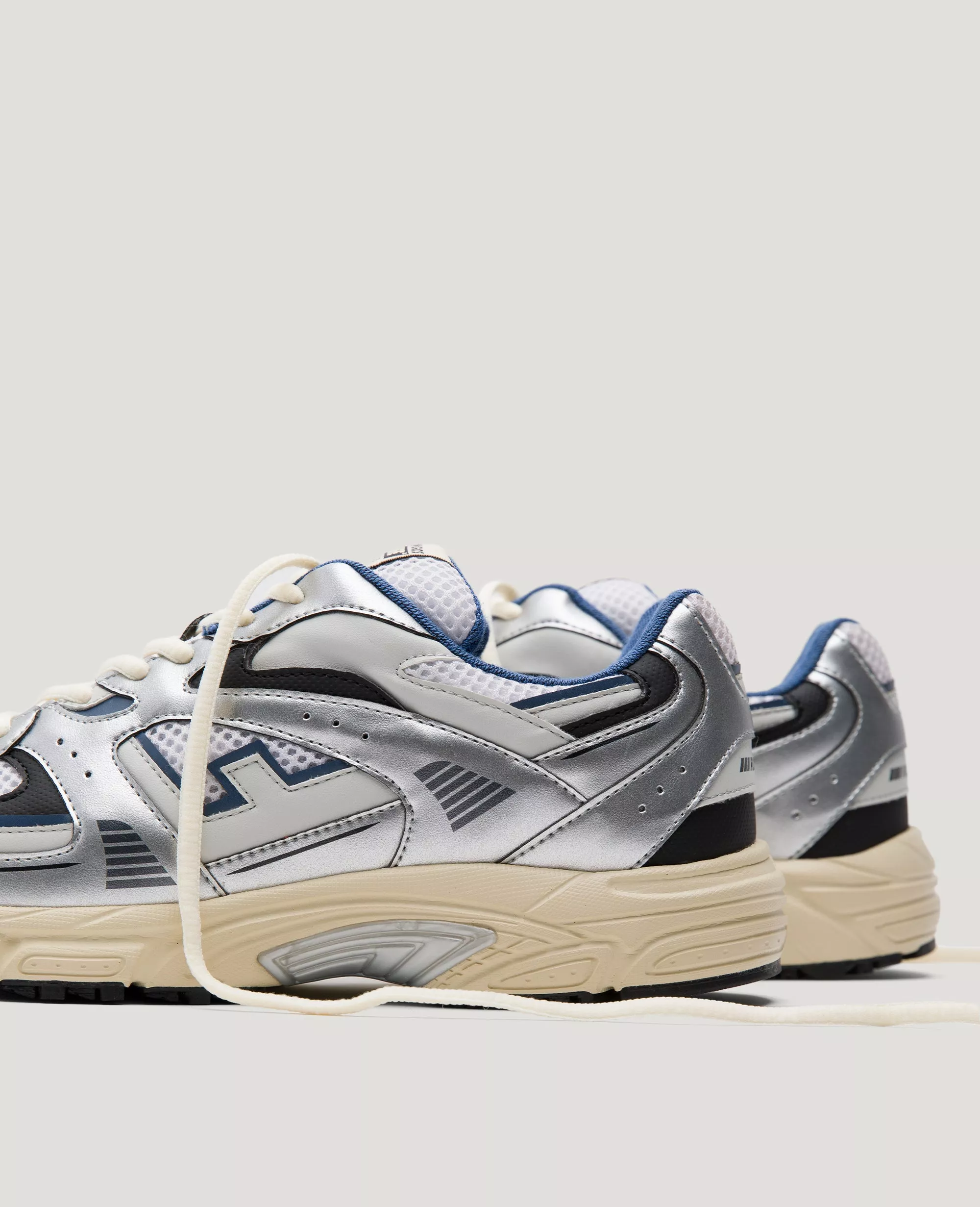 Sneaker Modell: Wairoa Silver 43