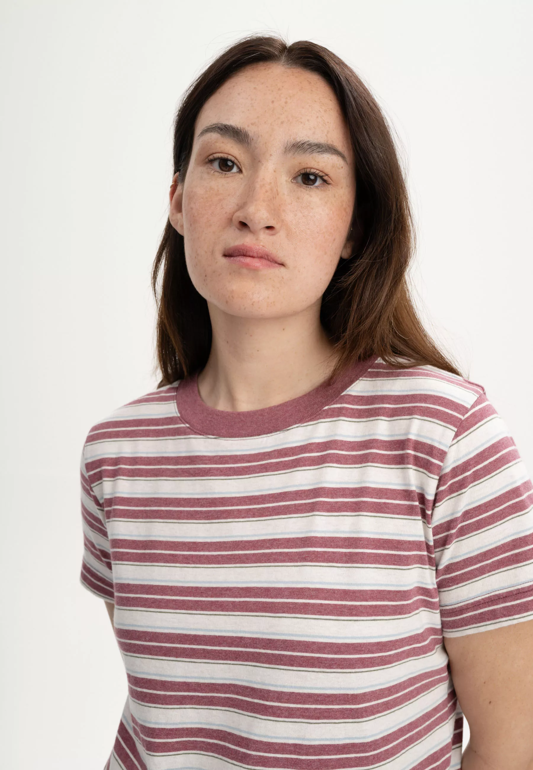 T-Shirt Modell: Khira Stripes GOTS