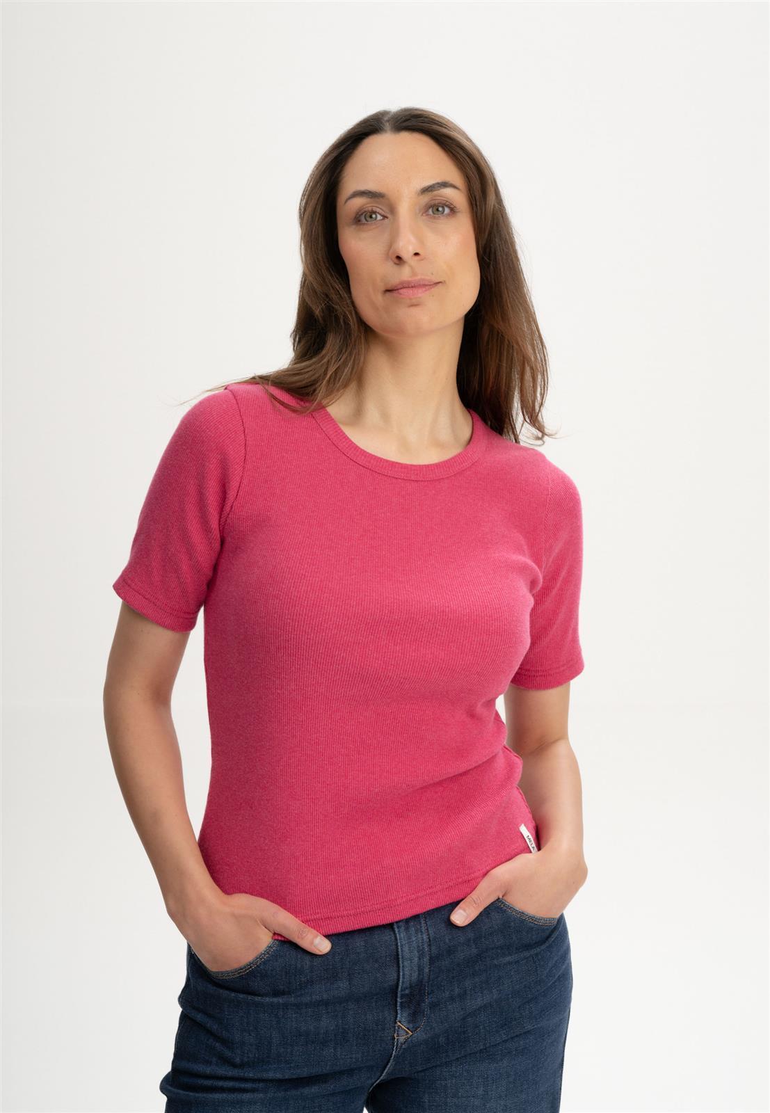 Geripptes T-Shirt Modell: Jasleen GOTS
