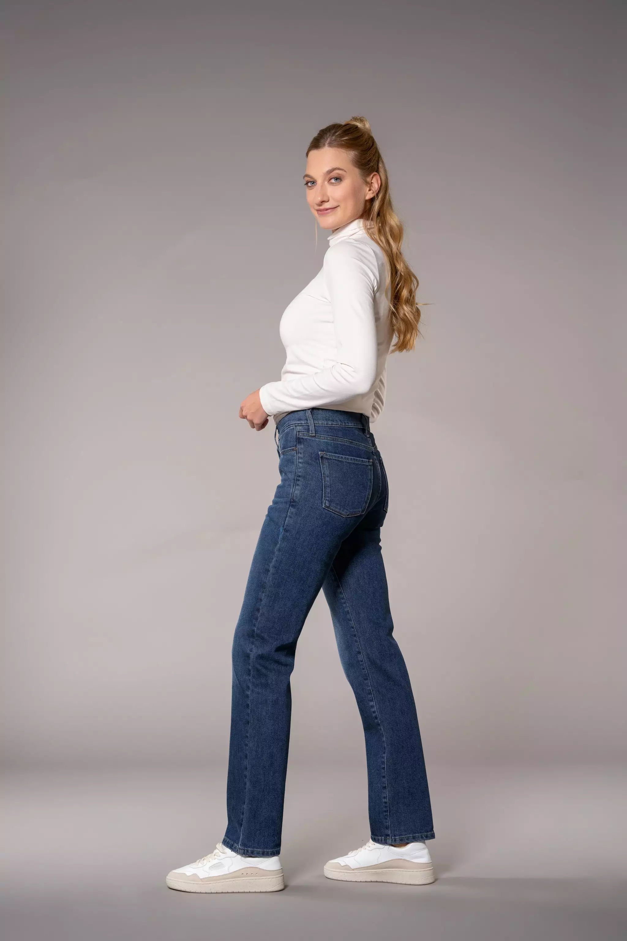 Straight Leg Jeanshose Modell: No:va