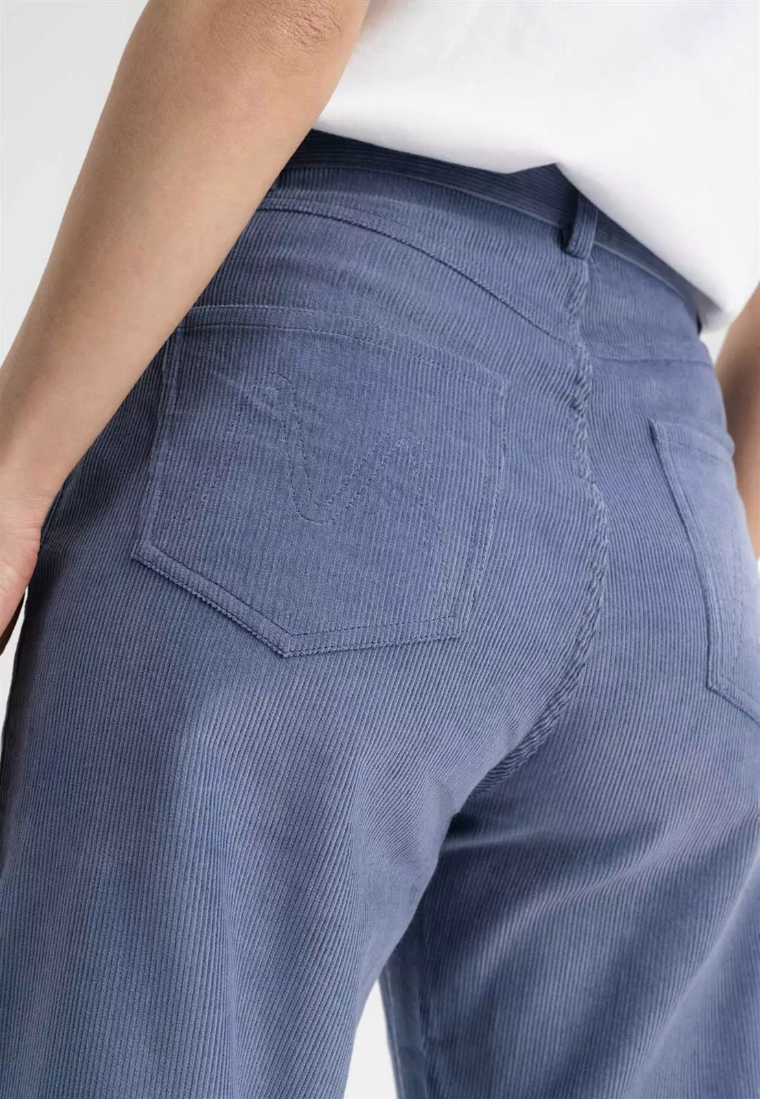 Oorja_High_Waist Straight_Leg_Pants_pigeon_blue_05.jpg Cord Wide Leg Hose Modell: Oorja