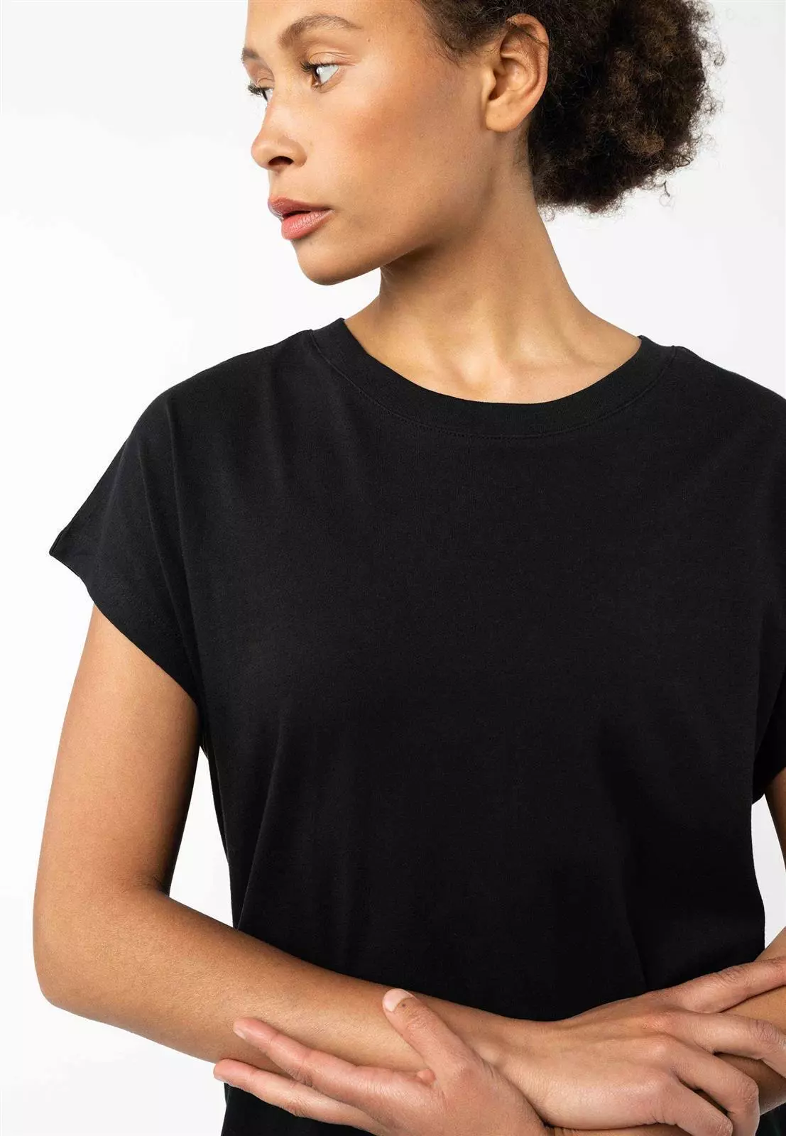 Sunea_T-Shirt-Dress_black_04.jpg T-Shirtkleid Modell: Sunea GOTS
