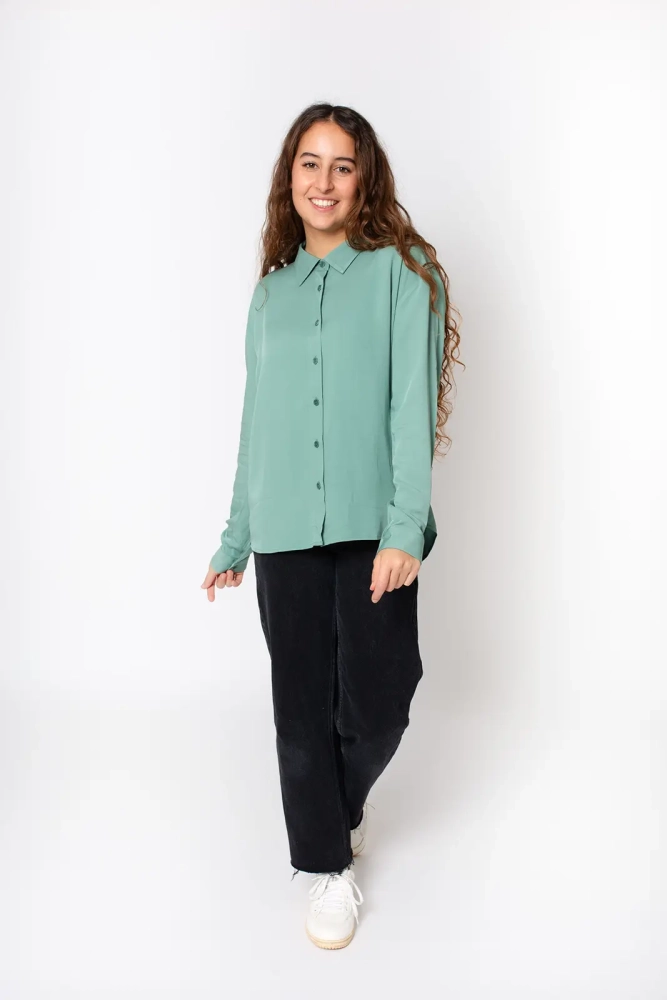 Ecovero Loose-Fit Bluse Modell: Simone