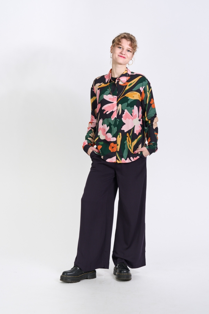 Ecovero Loose-Fit Bluse Modell: Simone
