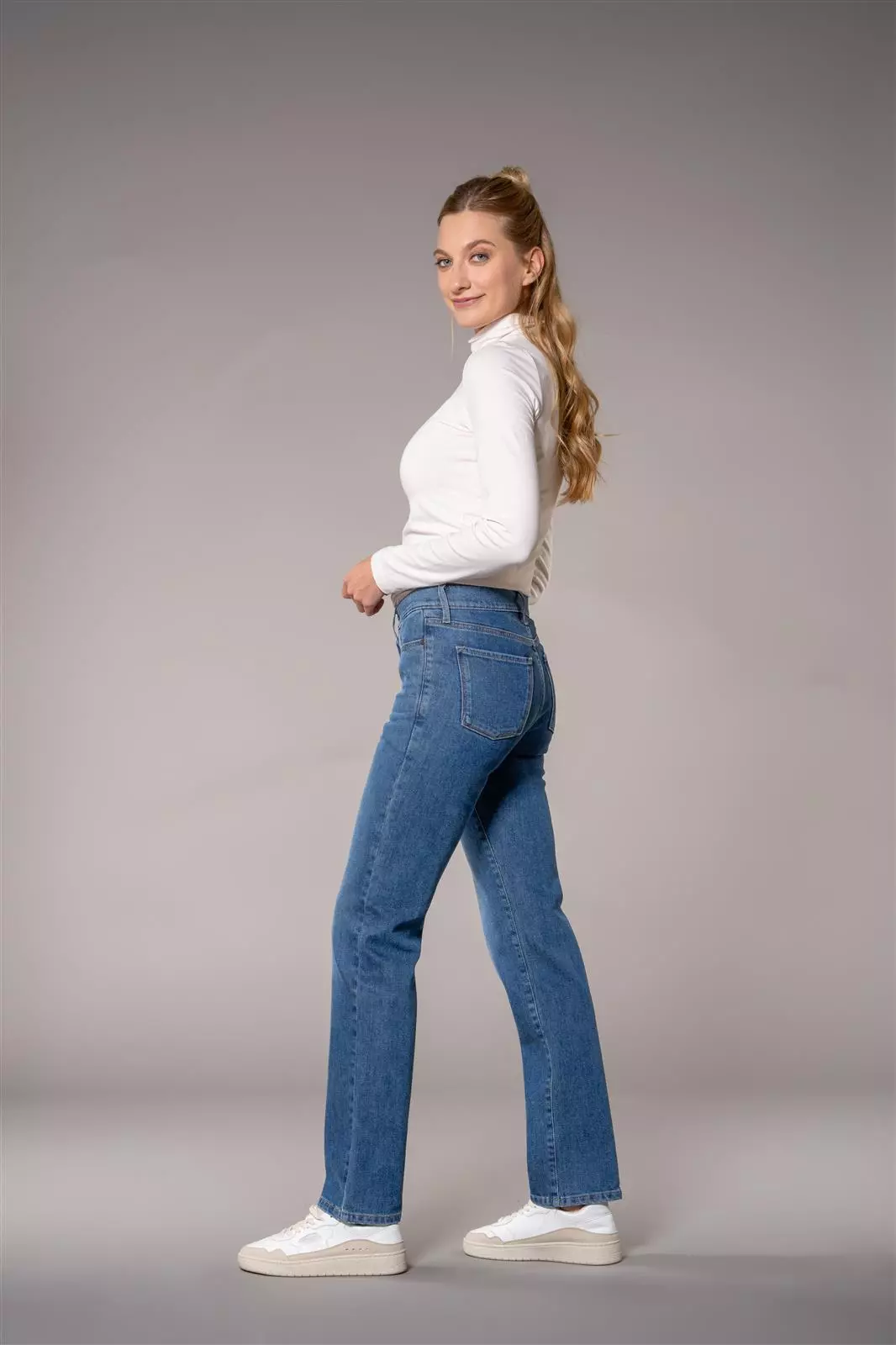 Straight Leg Jeanshose Modell: No:va