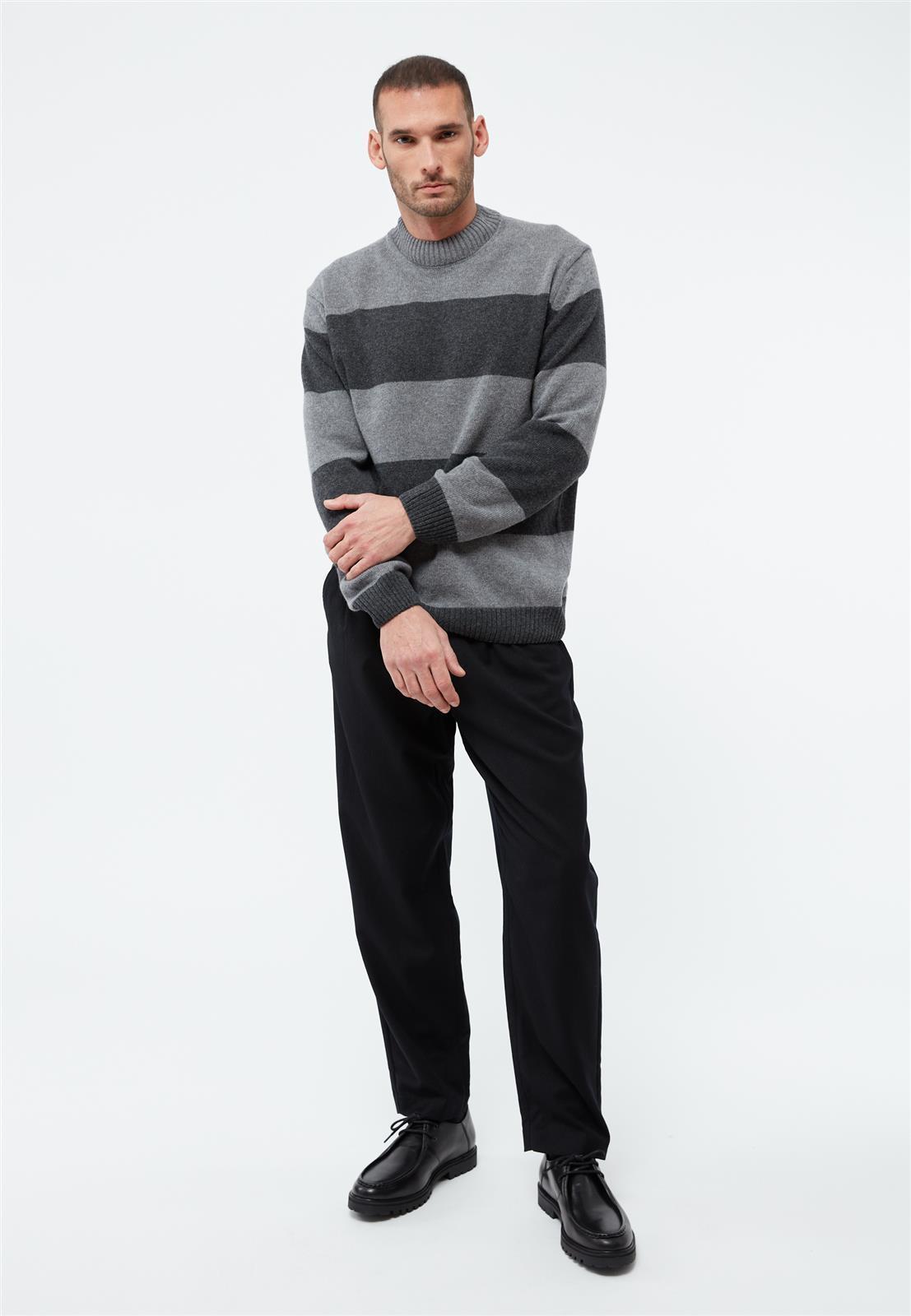 Wollpullover mit Blockstreifen Modell: Ivan