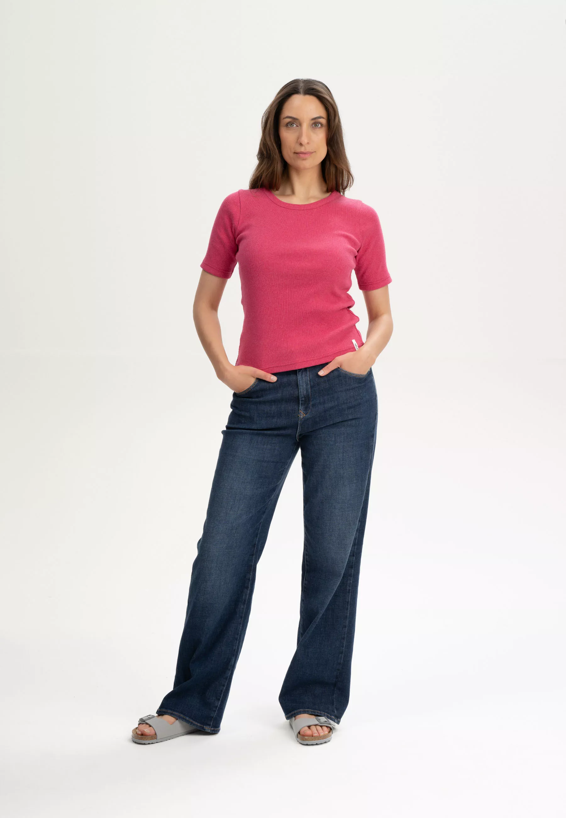 Geripptes T-Shirt Modell: Jasleen GOTS