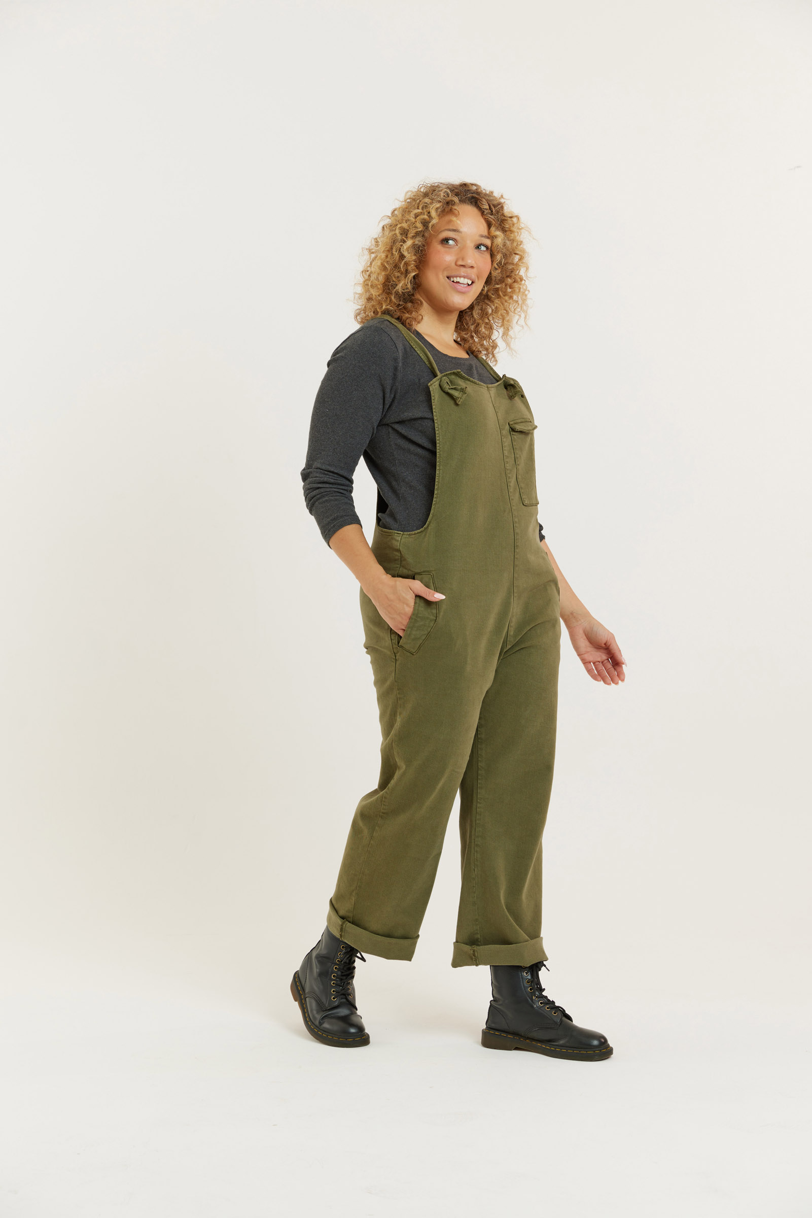 Tencel Relaxed Fit Latzhose Modell: Lou-Barker