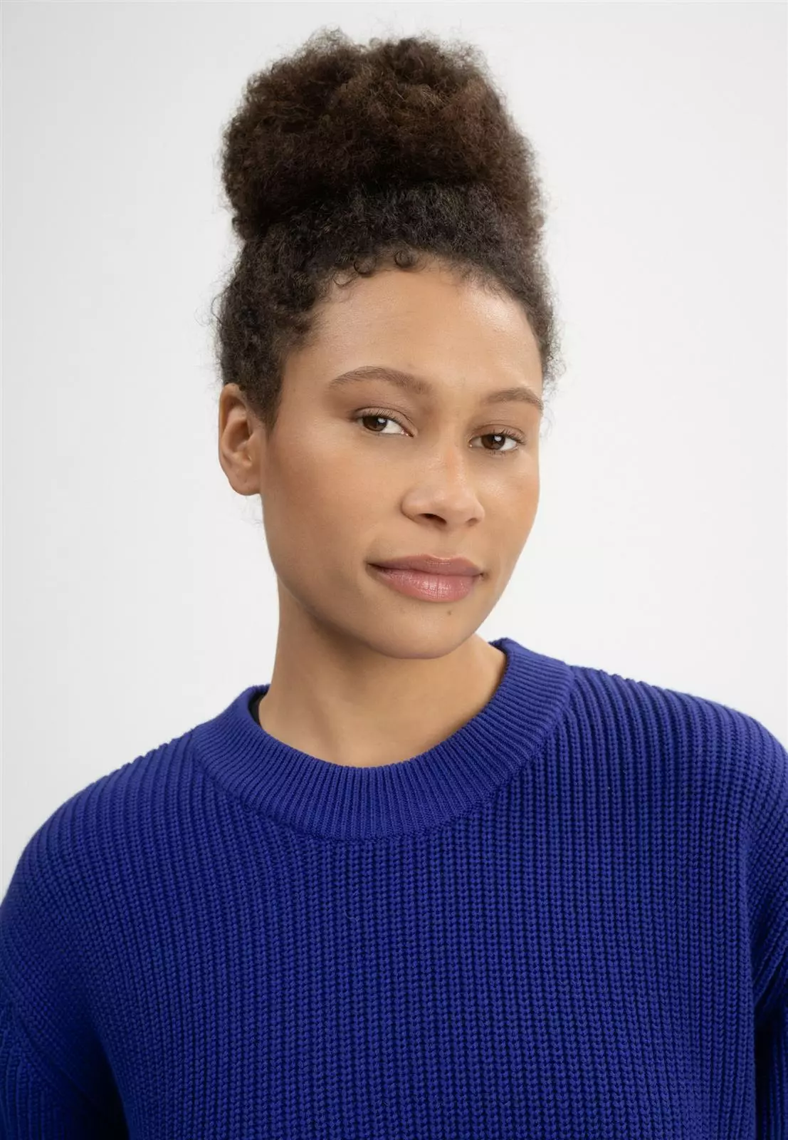 Adah_knit-jumper__bold-blue_04 Rippstrick Pullover Modell: Adah