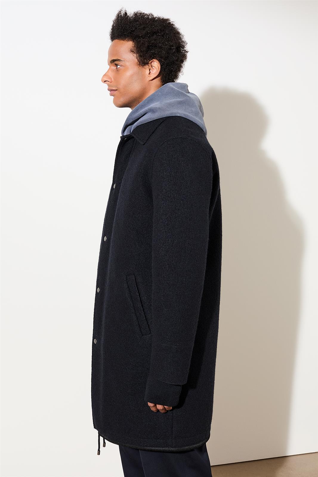 Kurzer Wollmantel