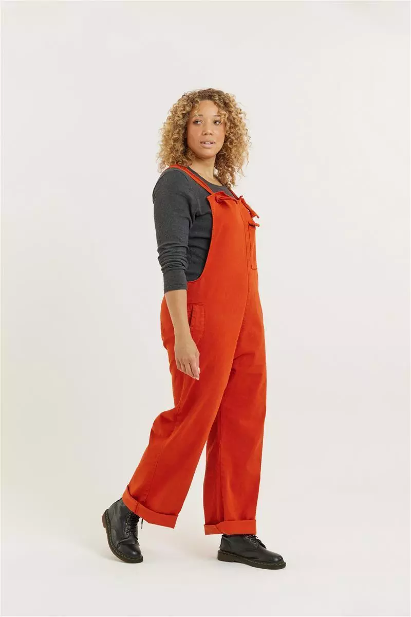 Tencel Relaxed Fit Latzhose Modell: Lou-Barker