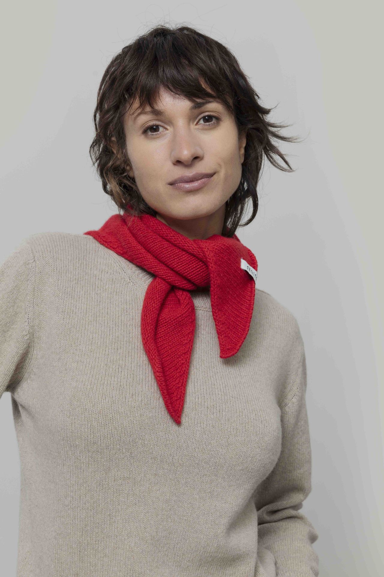 Rifo Bandana aus recyceltem Kaschmir Modell: Masha Red Papavero