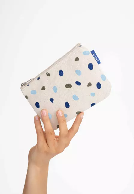 Small-Pouch-greige-blue-dots-01.jpg Kosmetiktasche Klein GOTS