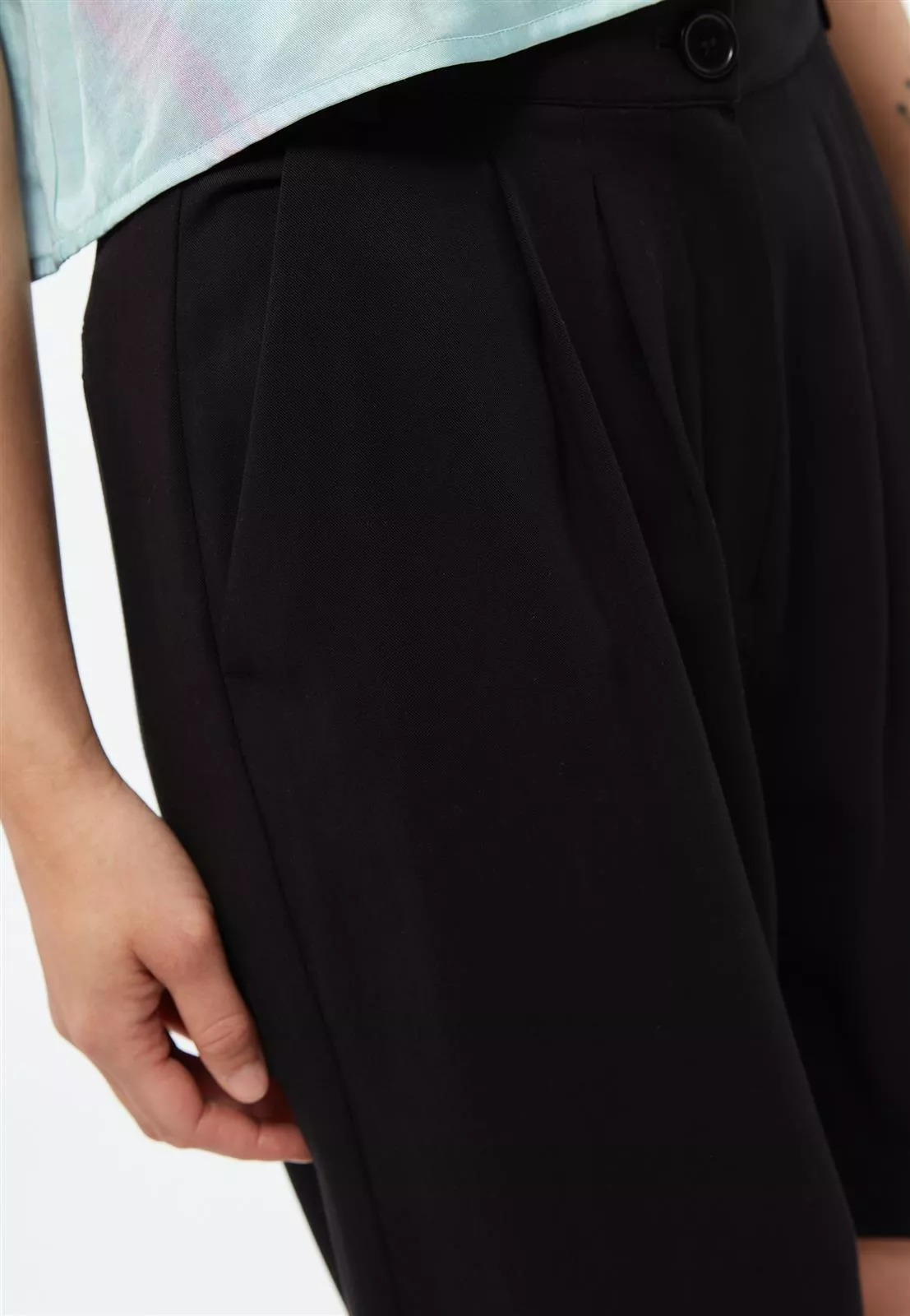 Ecovero Shorts Modell: Sally