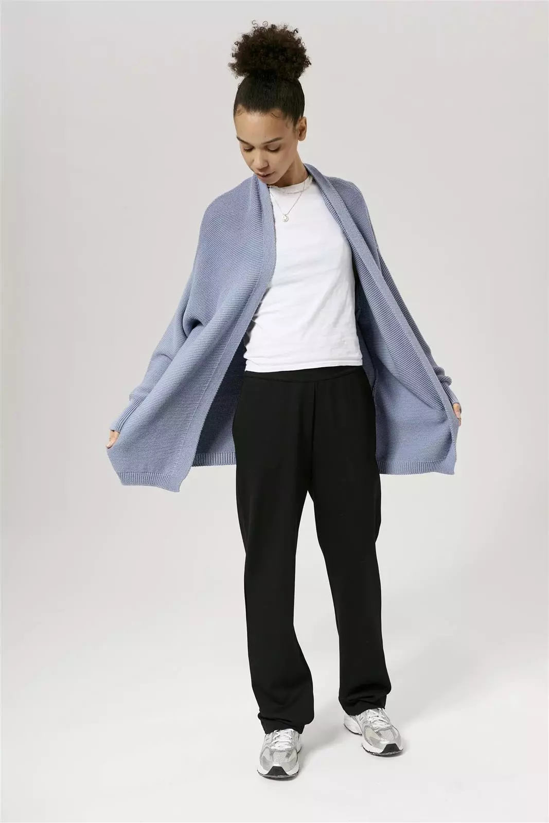 Lilithina-2719%20%281%29.webp Strick-Cardigan Modell: Lilithina