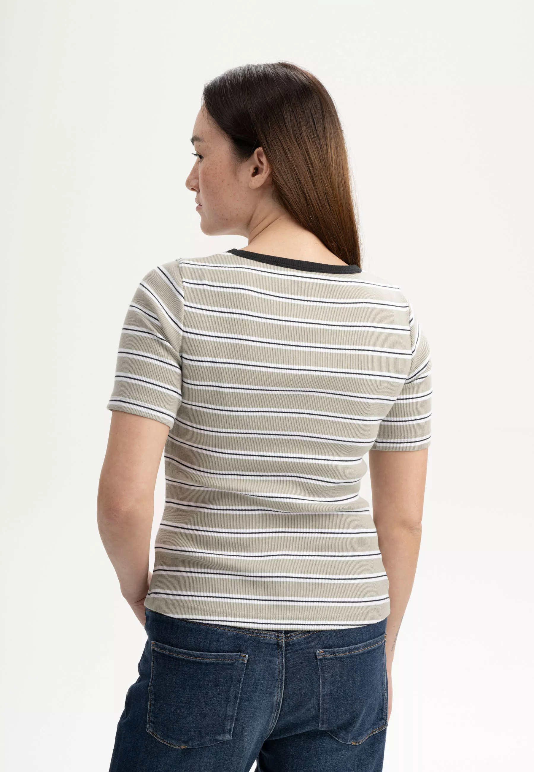 Geripptes T-Shirt Modell: Jasleen GOTS