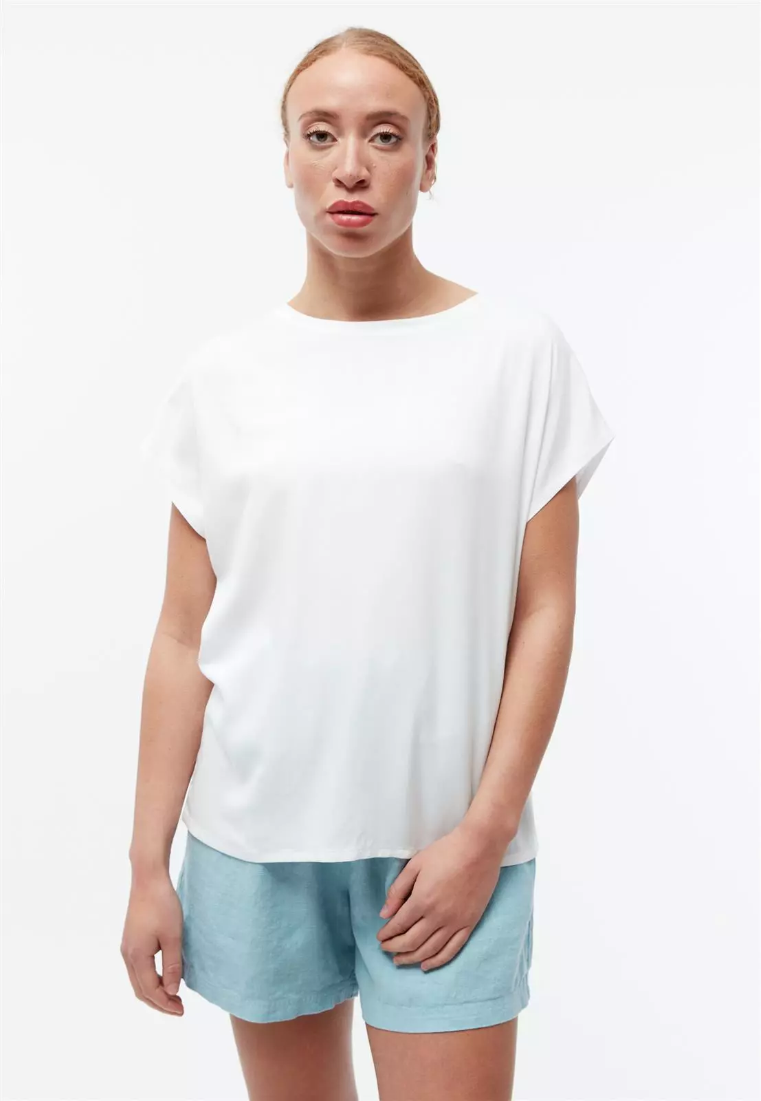 GB1975 - White - Extra 2 Ecovero T-Shirt Modell: Fenna
