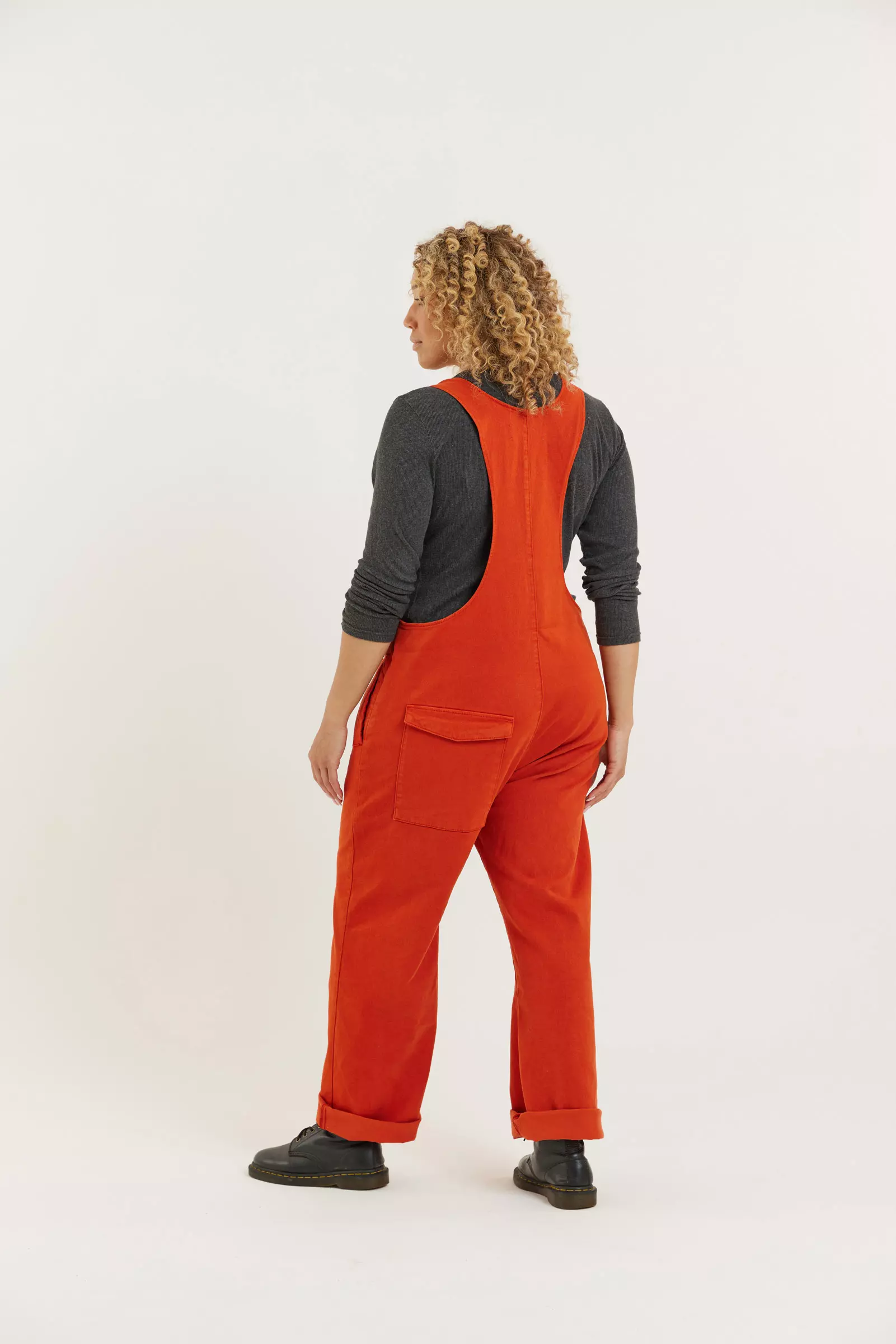 Tencel Relaxed Fit Latzhose Modell: Lou-Barker