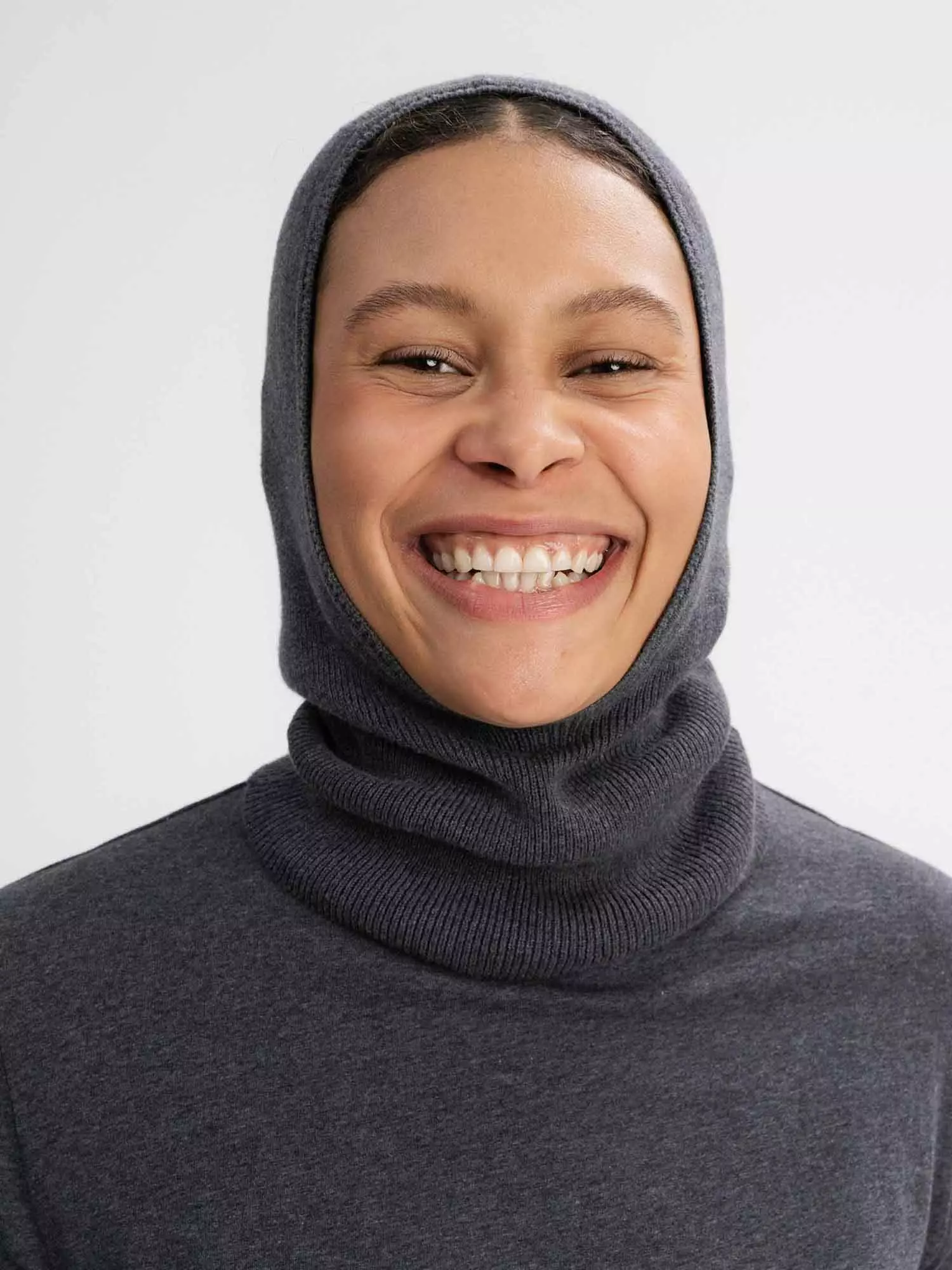 Charvi_Fine-Knit-Balaclava_anthracite-blend_04.jpg Feinstrick-Balaklava Modell: Charvi GOTS