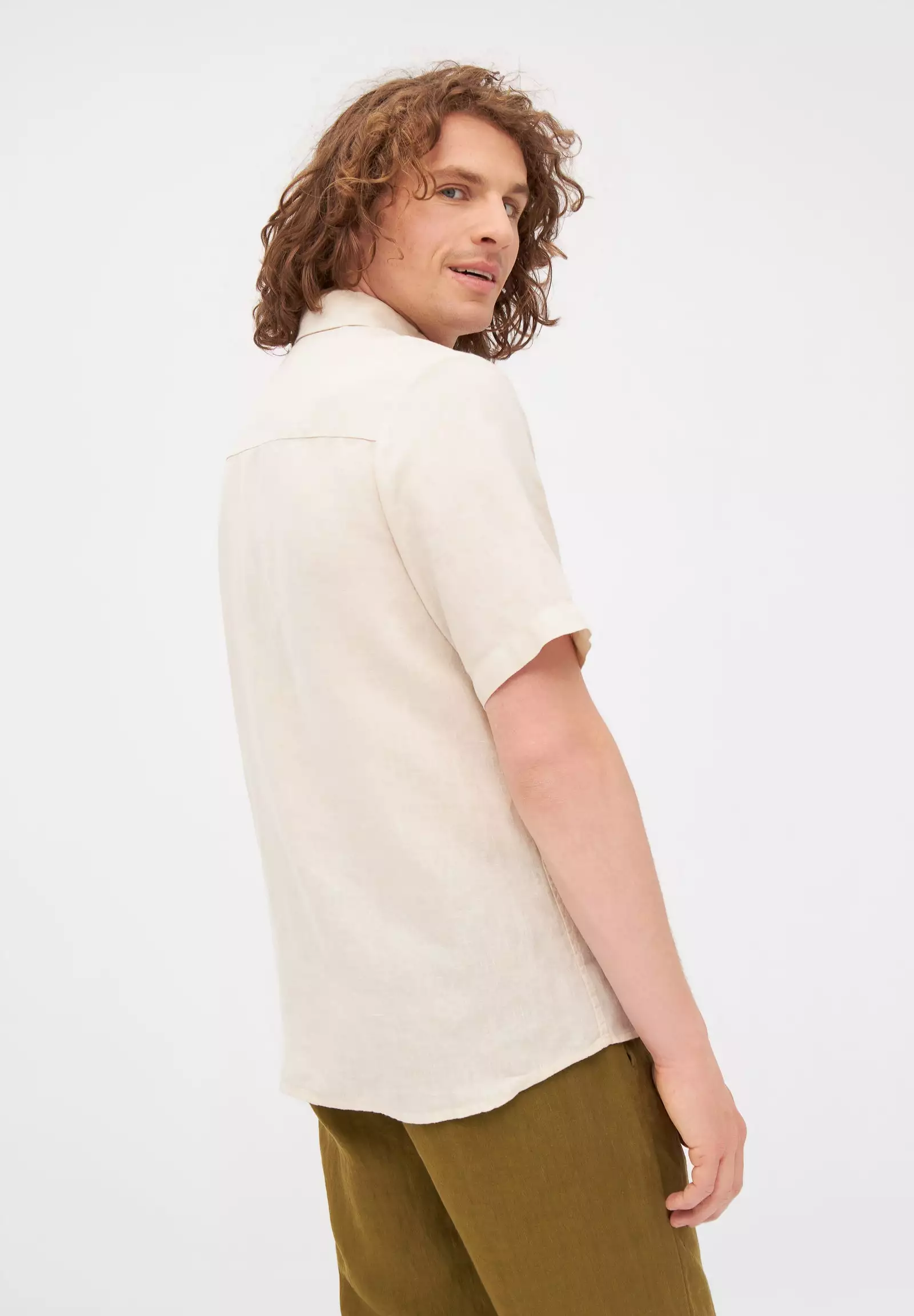 Kurzarmhemd_GBDYLAN_aus_Leinen-Buttoned_Shirt-GB1792-Beige_Linen_-2_1600x.jpg Leinen Kurzarmhemd Modell: Dylan