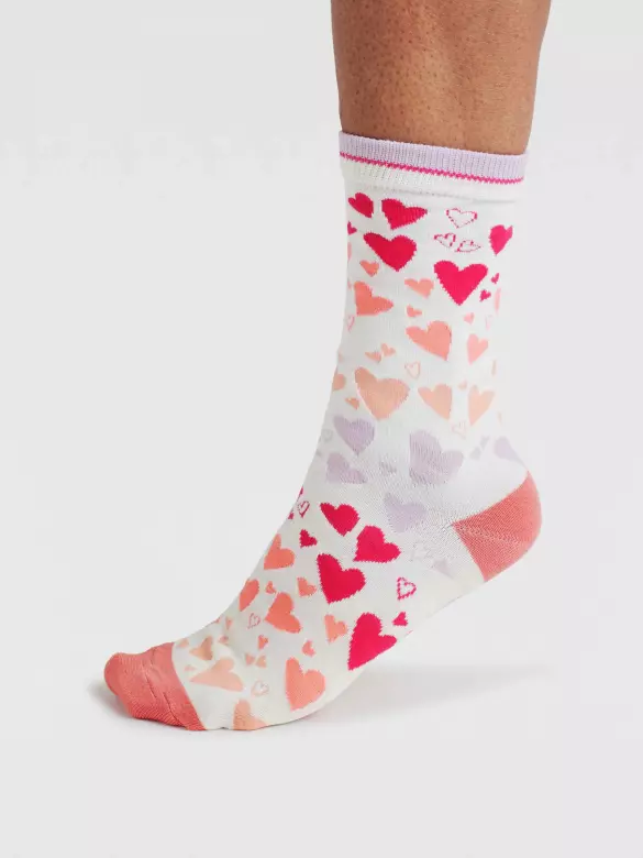 Socken Modell: Eva Heart Scatter