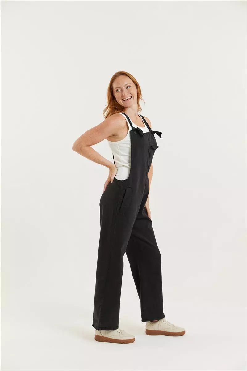 MaryLou_black_4 Tencel Latzhose Modell: Mary-Lou