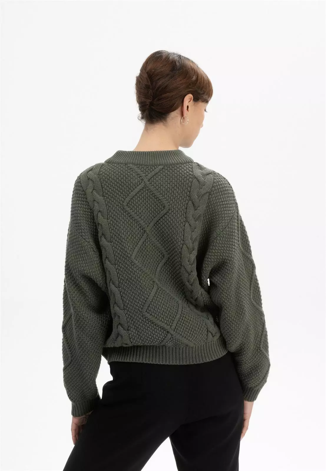Zopfmuster Pullover Modell: Samaira