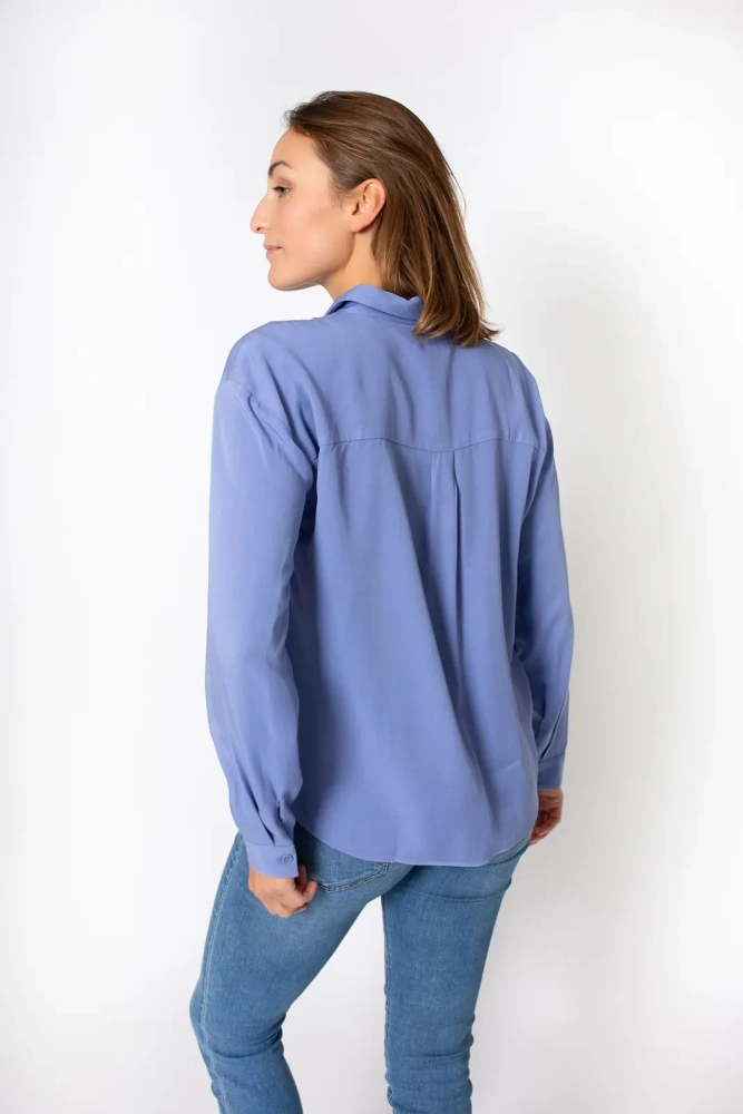 Ecovero Loose-Fit Bluse Modell: Simone