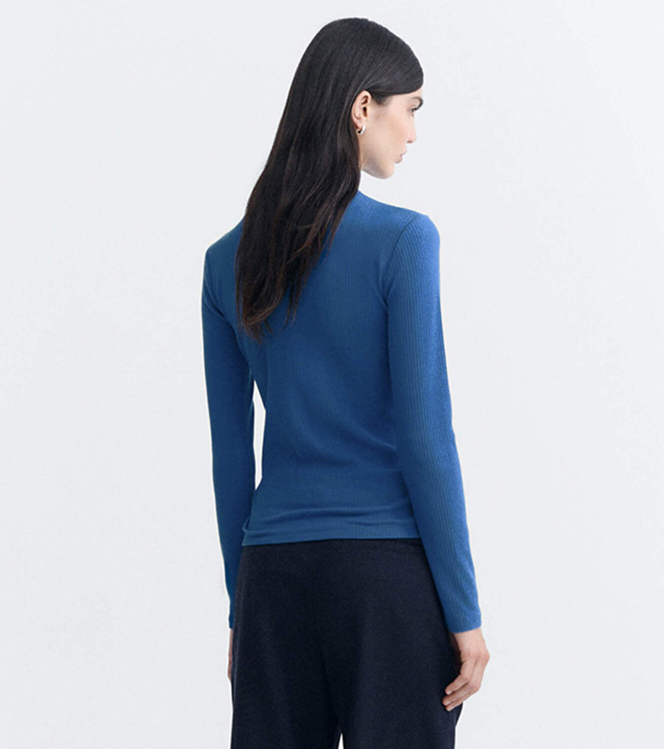 Rip Longsleeve Modell: Aine GOTS