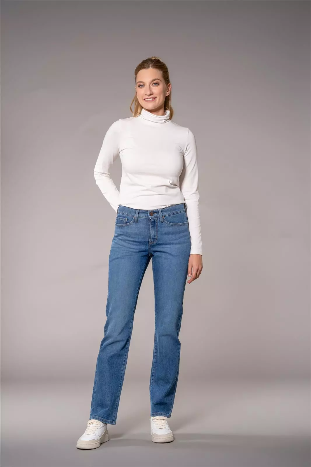 Straight Leg Jeanshose Modell: No:va