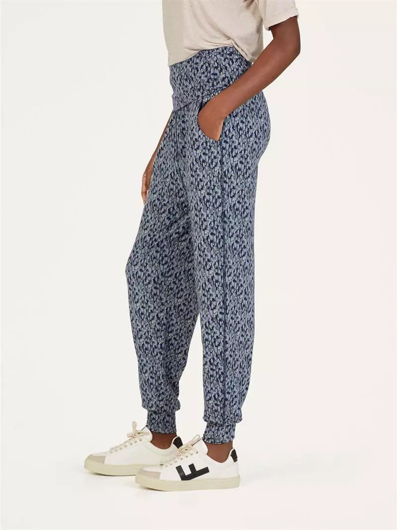 Ecovero Lounge-Hose Relaxed Fit Modell: Dashka Marlee