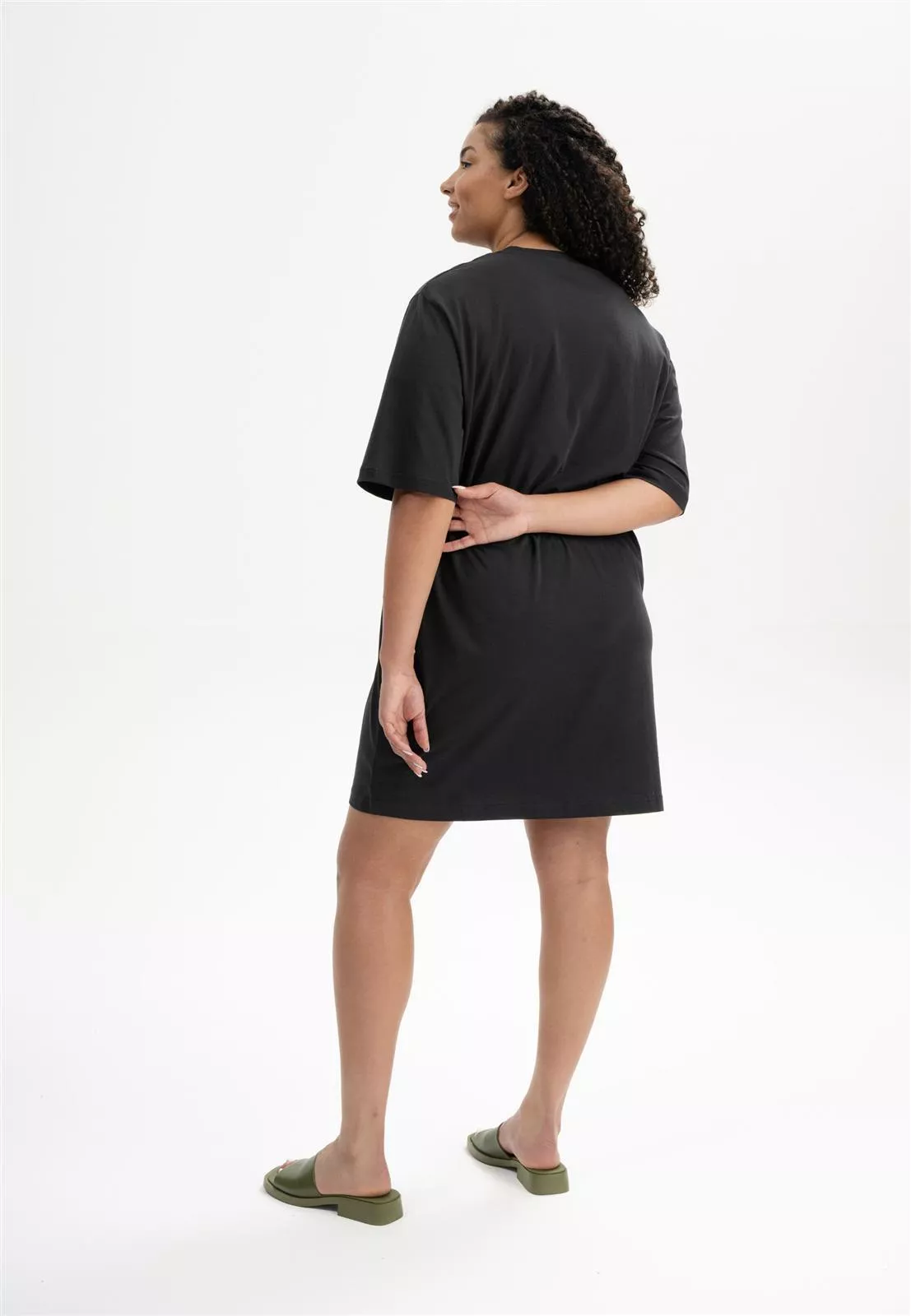 Oversized T-Shirtkleid Modell: Baasu