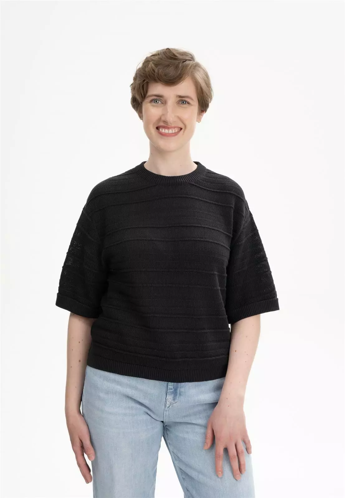 Arohi_Knit-T-Shirt_black_01.jpg Leichter Strick T-Shirt Modell: Arohi GOTS