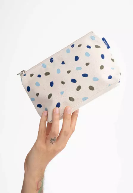 Big-Pouch-greige-blue-dots-01.jpg Kosmetiktasche Groß GOTS
