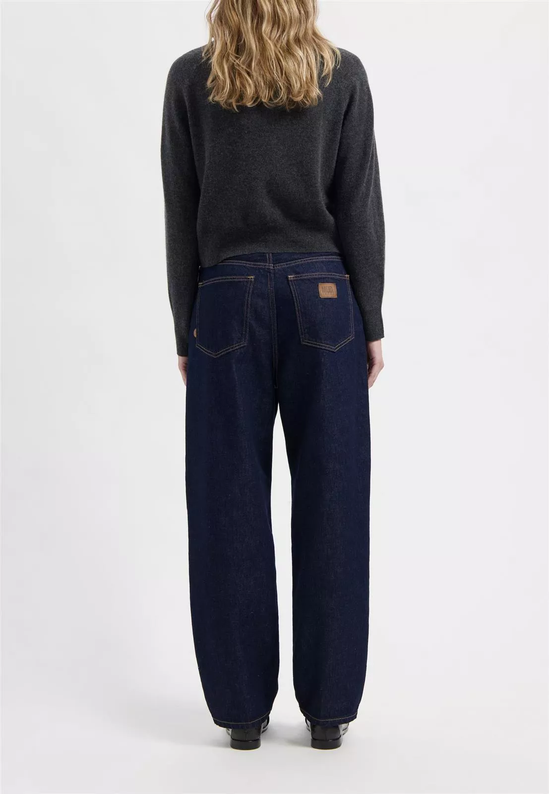 Barrel Fit Jeans Modell: Brooke