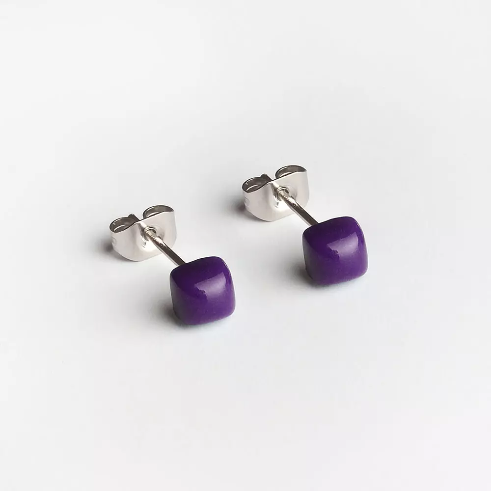 alexascha-mini-glasohrstecker-amethystlila-1000px Geometrische Ohrstecker klein