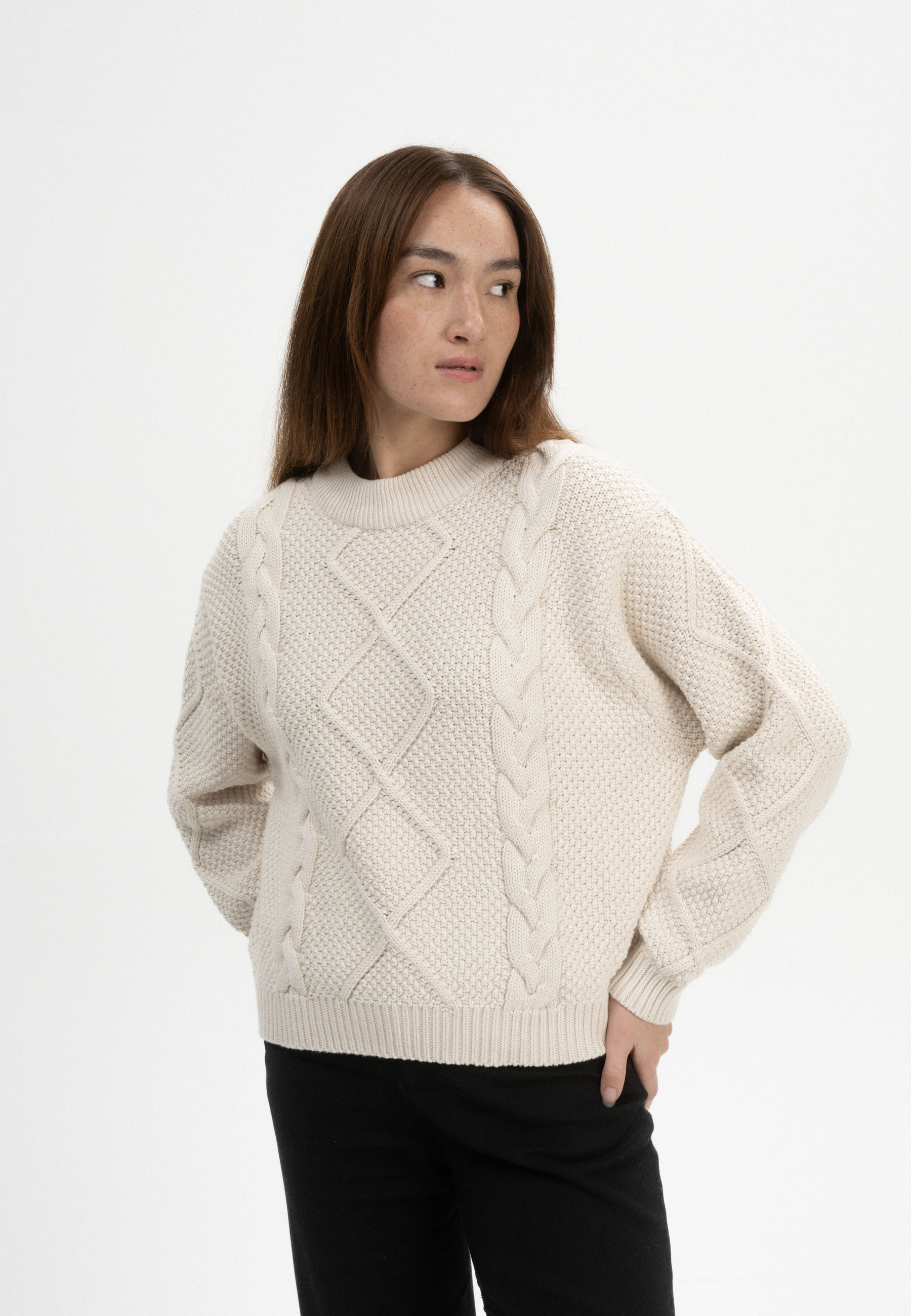 Zopfmuster Pullover Modell: Samaira